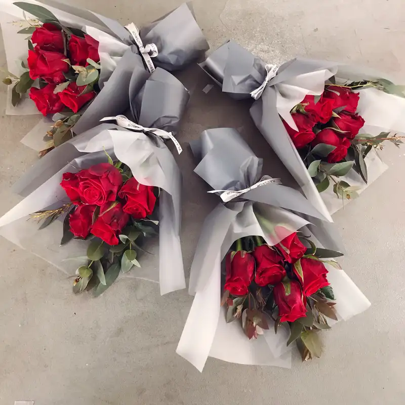 Hoa tặng nhận xe được sắp xếp hài hòa và sang trọng Hoa tặng nhận xe được sắp xếp hài hòa và sang trọng