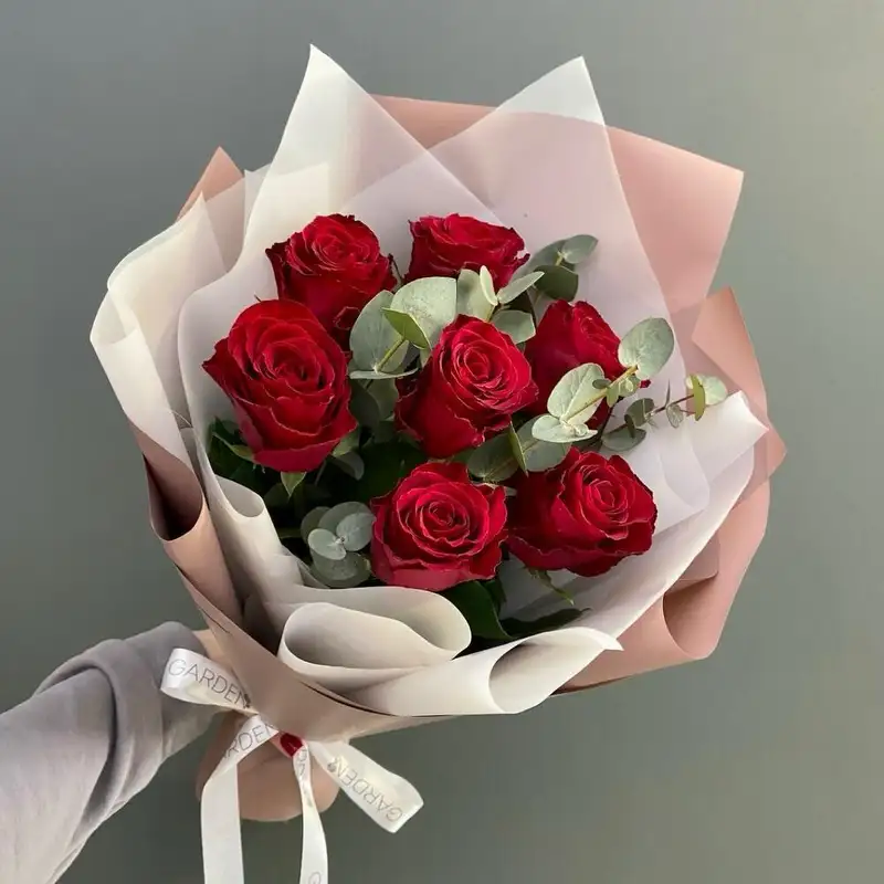 Hình ảnh hoa tặng nhận xe đẹp, tạo sự ấm áp và hân hoan Hình ảnh hoa tặng nhận xe đẹp, tạo sự ấm áp và hân hoan