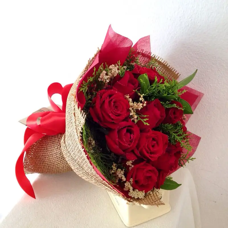 Ảnh hoa tặng nhận xe mang phong cách hiện đại và tinh tế Ảnh hoa tặng nhận xe mang phong cách hiện đại và tinh tế