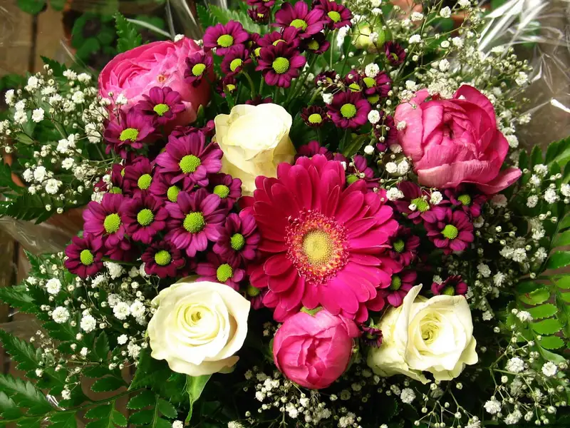 Hoa tặng người yêu làm tăng sự gắn kết trong tình cảm Hoa tặng người yêu làm tăng sự gắn kết trong tình cảm