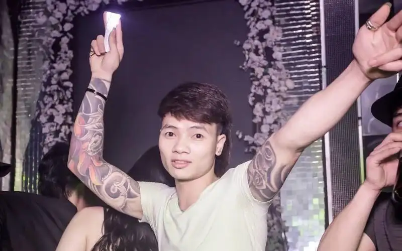 Khá bảnh meme múa quạt hài hước