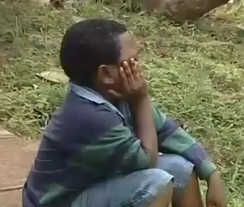 Meme suy với nét mặt bất mãn