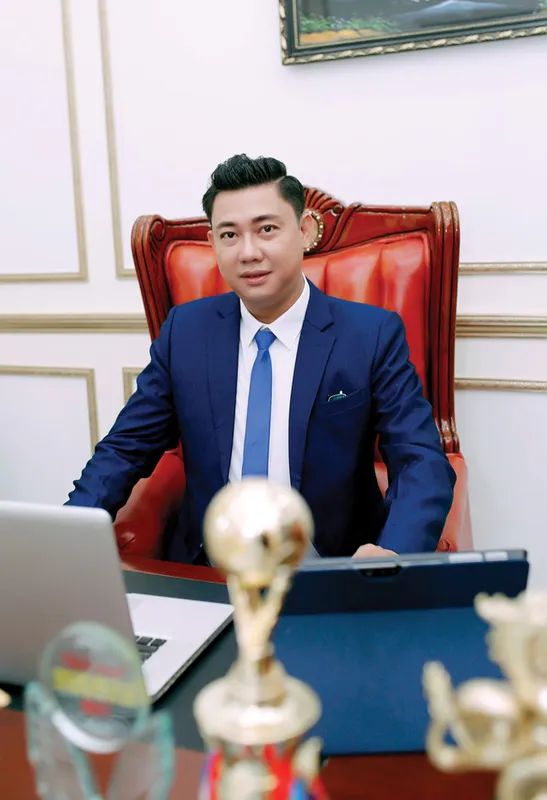 Ảnh trai doanh nhân chuyên nghiệp và chững chạc. Ảnh trai doanh nhân chuyên nghiệp và chững chạc.