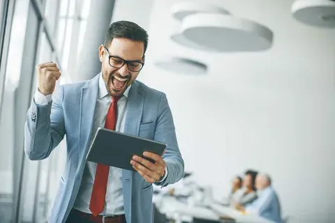 Phong thái nổi bật của ảnh trai doanh nhân. Phong thái nổi bật của ảnh trai doanh nhân.