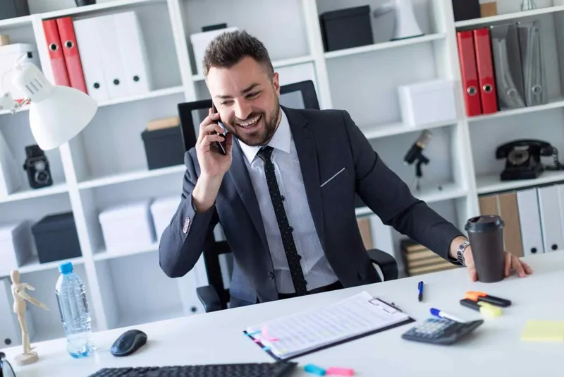 Ảnh trai doanh nhân thanh lịch và cuốn hút. Ảnh trai doanh nhân thanh lịch và cuốn hút.
