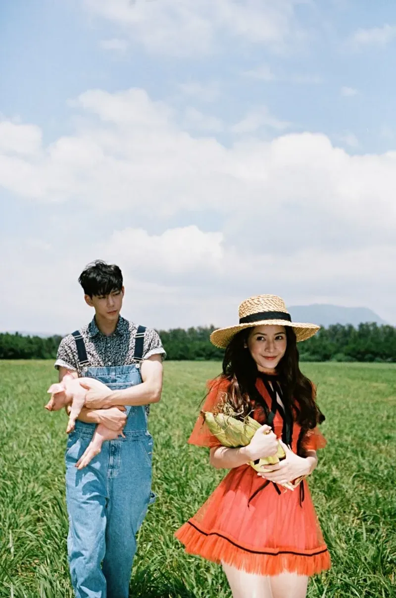 Sự hòa quyện của hai trái tim qua hình ảnh đôi trai gái yêu nhau Sự hòa quyện của hai trái tim qua hình ảnh đôi trai gái yêu nhau