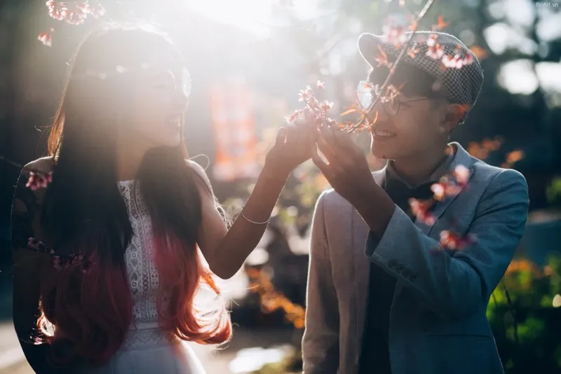 Nét tình tứ trong hình ảnh đôi trai gái yêu nhau Nét tình tứ trong hình ảnh đôi trai gái yêu nhau