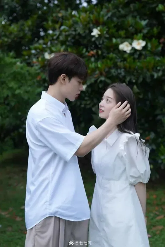 Đôi trai gái yêu nhau chia sẻ giấc mơ chung qua hình ảnh đẹp Đôi trai gái yêu nhau chia sẻ giấc mơ chung qua hình ảnh đẹp