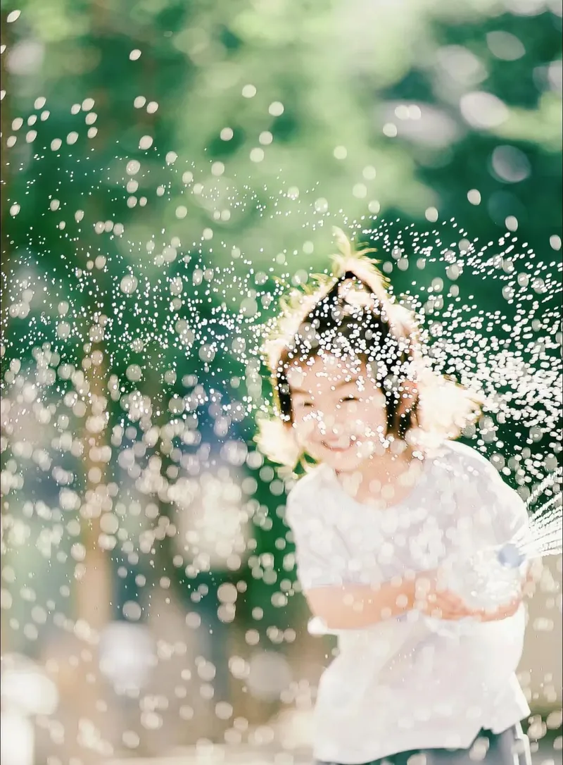 Nét ngây thơ trong hình ảnh em bé gái đáng yêu