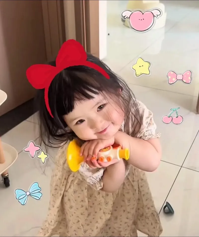 Cận cảnh khuôn mặt đáng yêu trong hình ảnh em bé gái