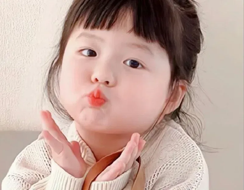 Sự ngọt ngào trong ánh mắt của hình ảnh em bé gái