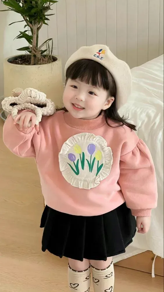 Bức ảnh nghệ thuật về hình ảnh em bé gái dịu dàng