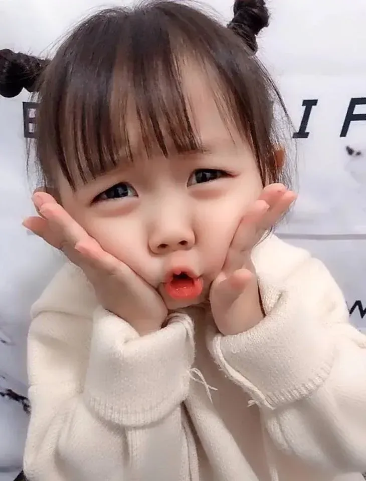 Nét đẹp giản dị của hình ảnh em bé gái 
