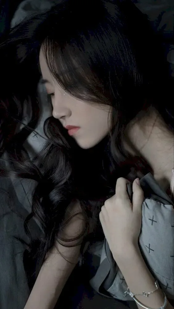 Hình ảnh yêu đơn phương của con gái với đôi mắt chất chứa nỗi niềm Hình ảnh yêu đơn phương của con gái với đôi mắt chất chứa nỗi niềm