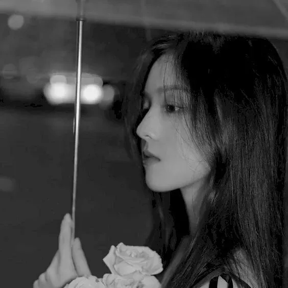 Hình ảnh yêu đơn phương của con gái giữa cánh đồng tĩnh lặng Hình ảnh yêu đơn phương của con gái giữa cánh đồng tĩnh lặng