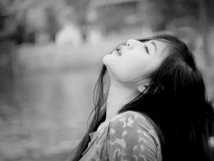 Sự cô đơn được vẽ nên qua hình ảnh yêu đơn phương của con gái Sự cô đơn được vẽ nên qua hình ảnh yêu đơn phương của con gái
