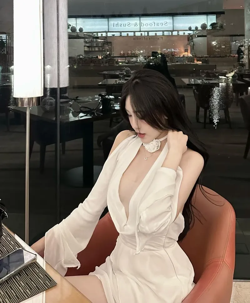 Ảnh nền gái xinh 4k đơn giản nhưng cuốn hút Ảnh nền gái xinh 4k đơn giản nhưng cuốn hút