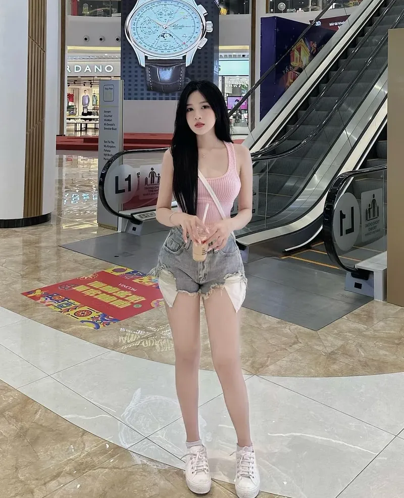 Vẻ đẹp trong sáng của ảnh nền gái xinh 4k Vẻ đẹp trong sáng của ảnh nền gái xinh 4k