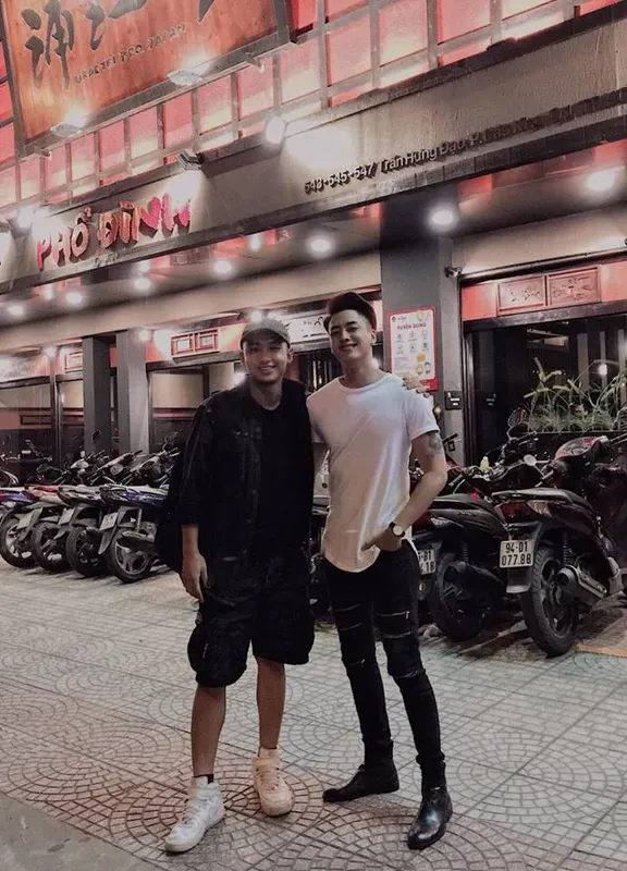 Trai đẹp boy phố vẻ ngoài điển trai Trai đẹp boy phố vẻ ngoài điển trai
