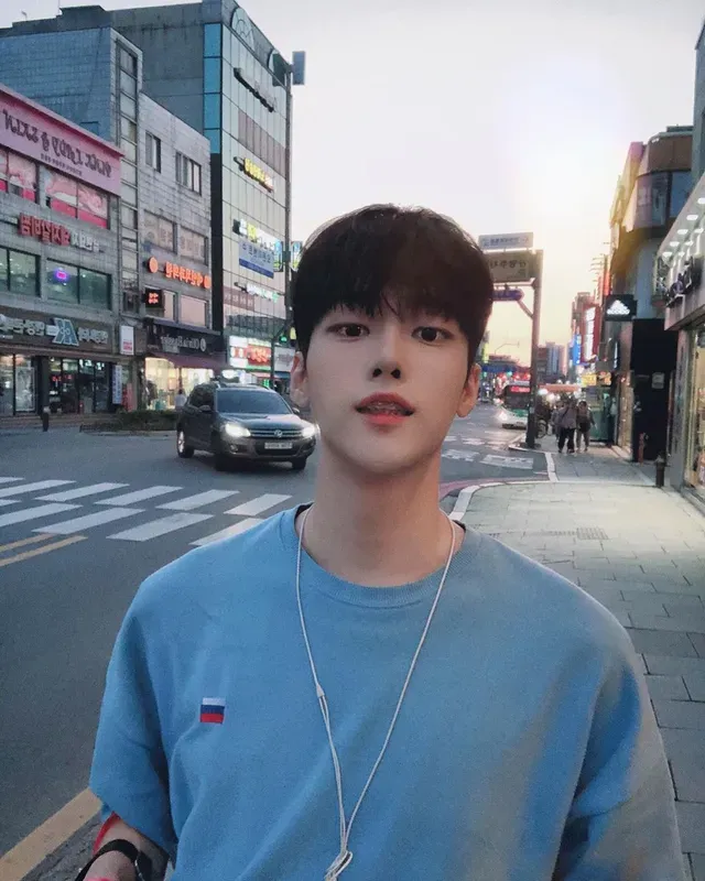 Trai đẹp boy phố với nụ cười rạng ngời Trai đẹp boy phố với nụ cười rạng ngời