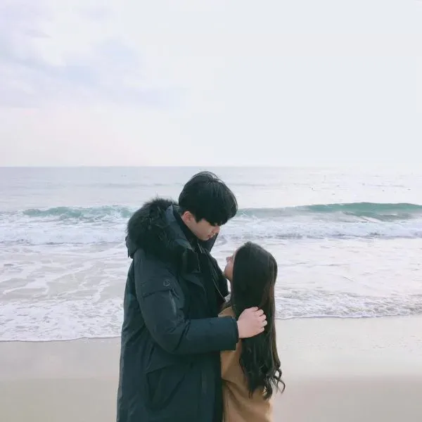 Cảm nhận tình yêu từ ảnh ôm gái thân thương Cảm nhận tình yêu từ ảnh ôm gái thân thương