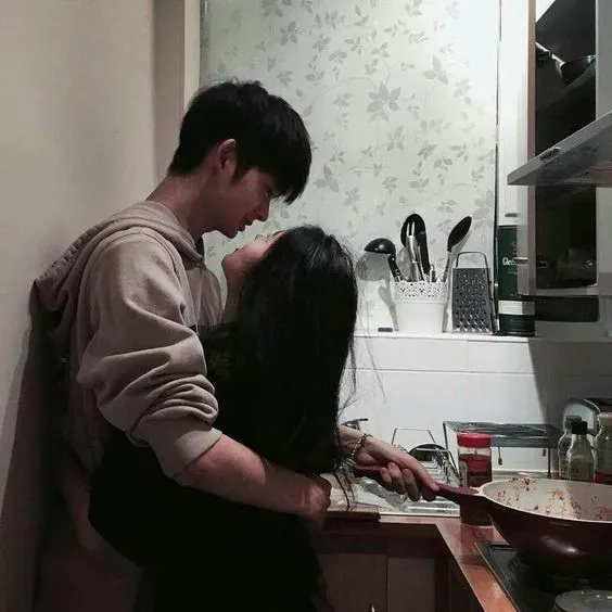 Ảnh ôm gái mang đến cảm giác an yên Ảnh ôm gái mang đến cảm giác an yên