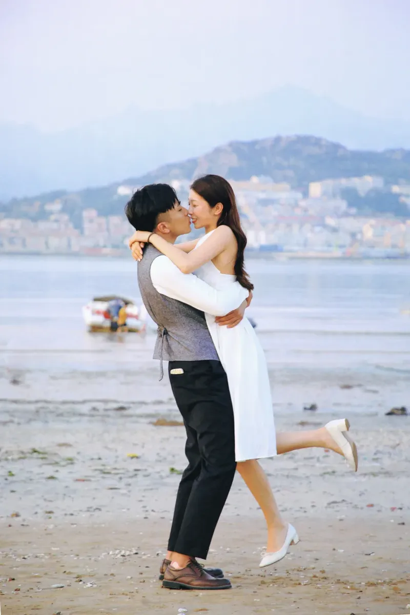 Khoảnh khắc tuyệt vời trong ảnh ôm gái dịu dàng Khoảnh khắc tuyệt vời trong ảnh ôm gái dịu dàng