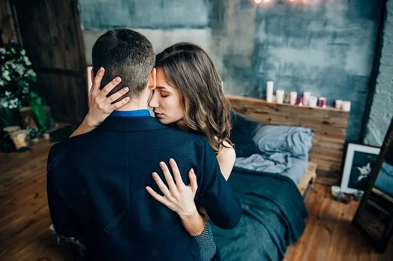 Ảnh ôm gái tạo cảm giác ấm áp và bình yên Ảnh ôm gái tạo cảm giác ấm áp và bình yên