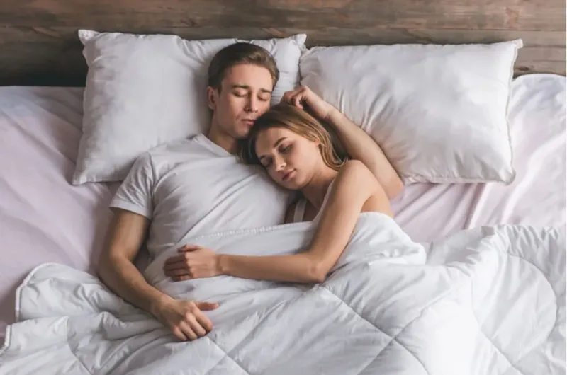 Tạo khoảnh khắc lãng mạn với ảnh ôm gái đẹp Tạo khoảnh khắc lãng mạn với ảnh ôm gái đẹp