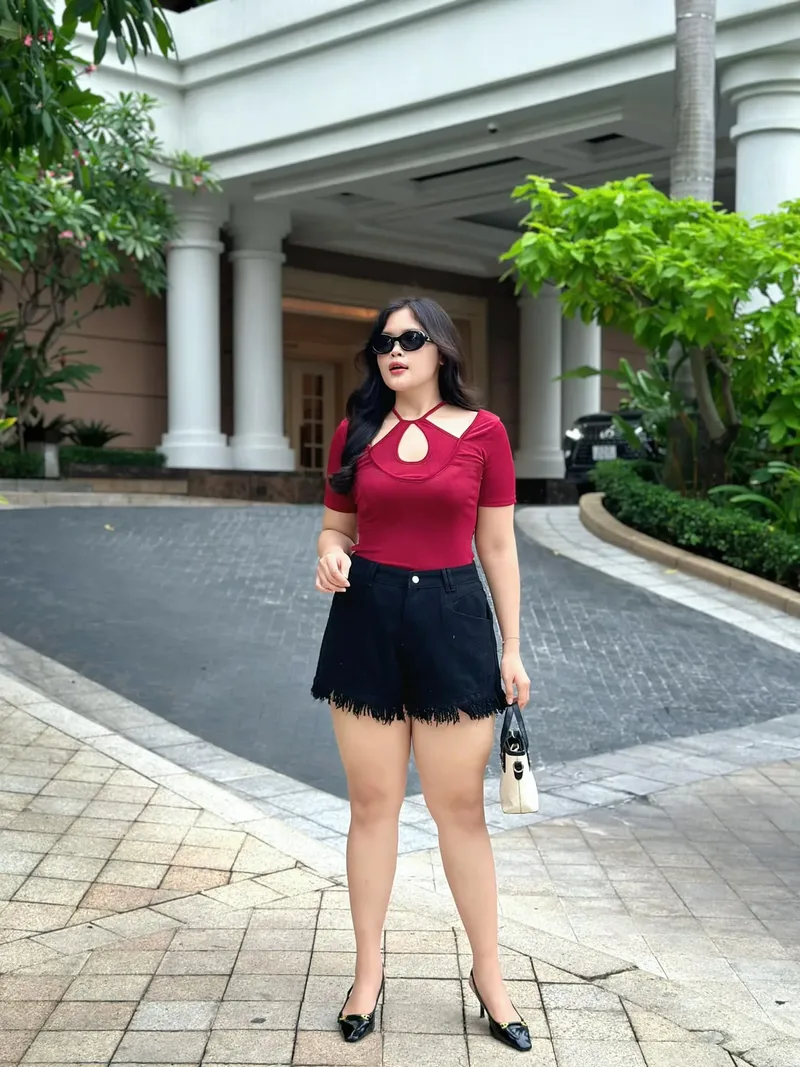 Hình ảnh cô gái mập dễ thương thể hiện sự hồn nhiên, trong sáng Hình ảnh cô gái mập dễ thương thể hiện sự hồn nhiên, trong sáng