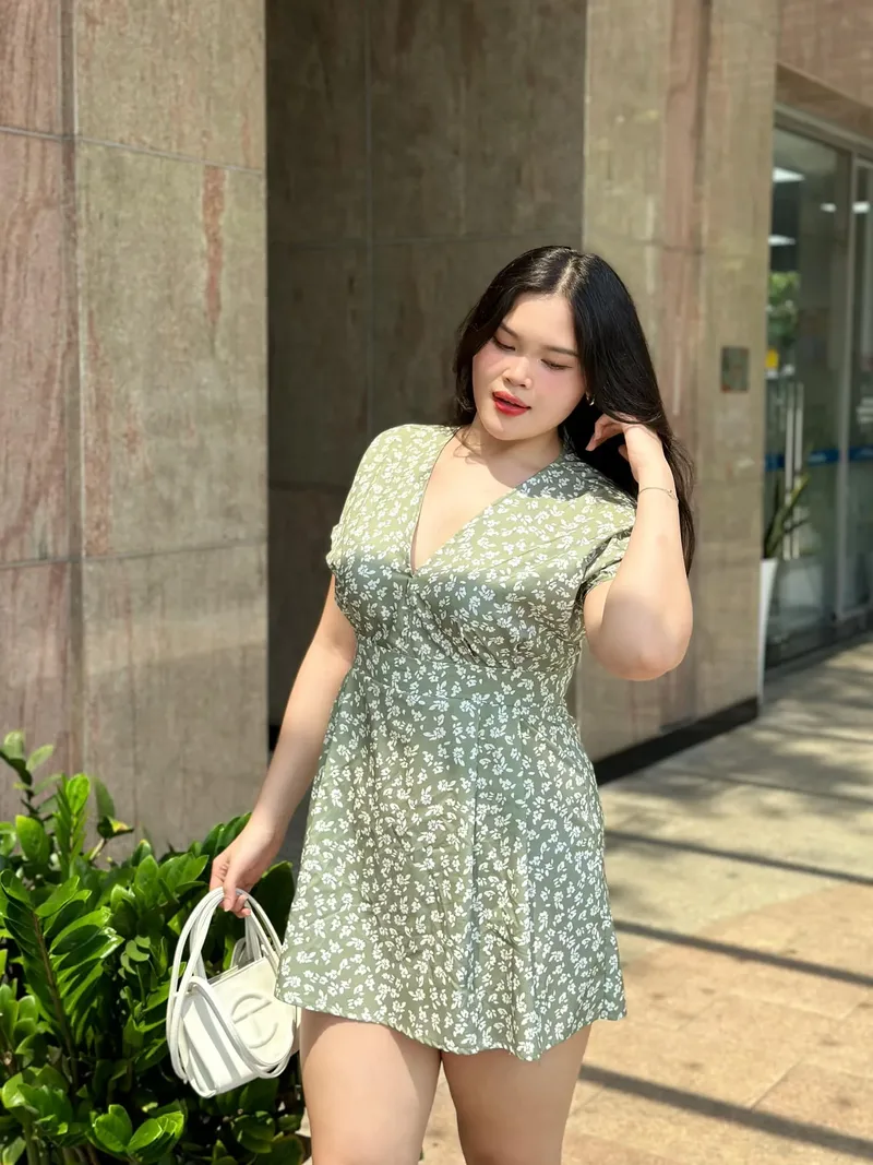 Hình ảnh cô gái mập dễ thương, năng động và tự tin Hình ảnh cô gái mập dễ thương, năng động và tự tin