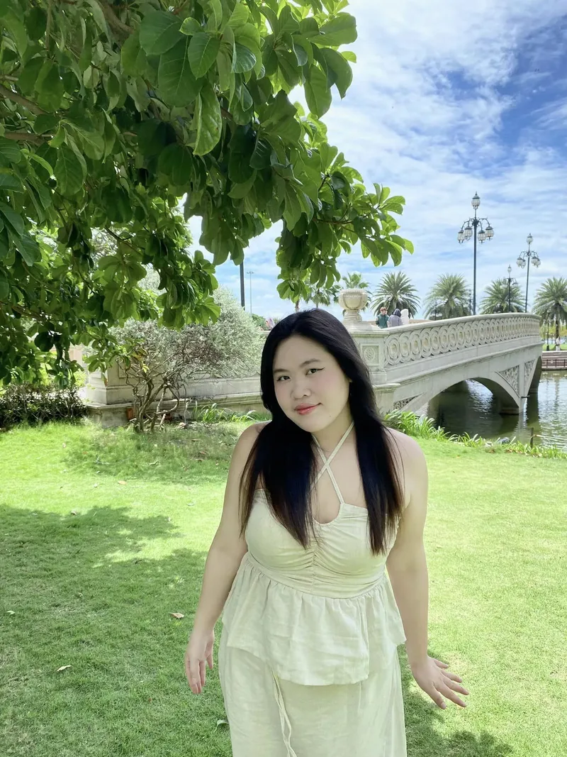 Hình ảnh cô gái mập dễ thương trong bộ đồ nhẹ nhàng, dễ thương Hình ảnh cô gái mập dễ thương trong bộ đồ nhẹ nhàng, dễ thương