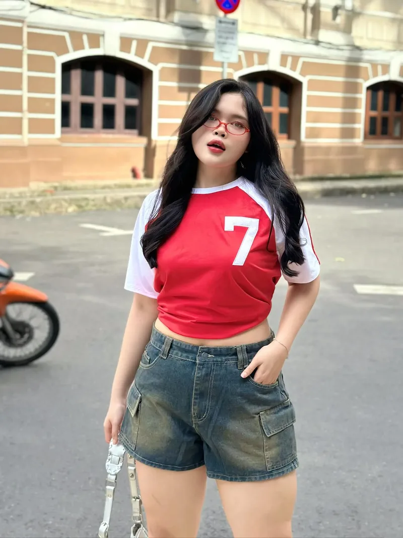 Hình ảnh cô gái mập dễ thương mang lại cảm giác vui tươi, hạnh phúc Hình ảnh cô gái mập dễ thương mang lại cảm giác vui tươi, hạnh phúc