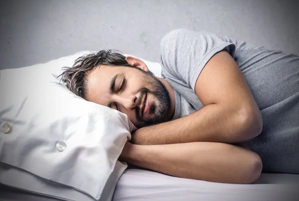 Ảnh trai nằm ngủ ánh sáng dịu dàng Ảnh trai nằm ngủ ánh sáng dịu dàng