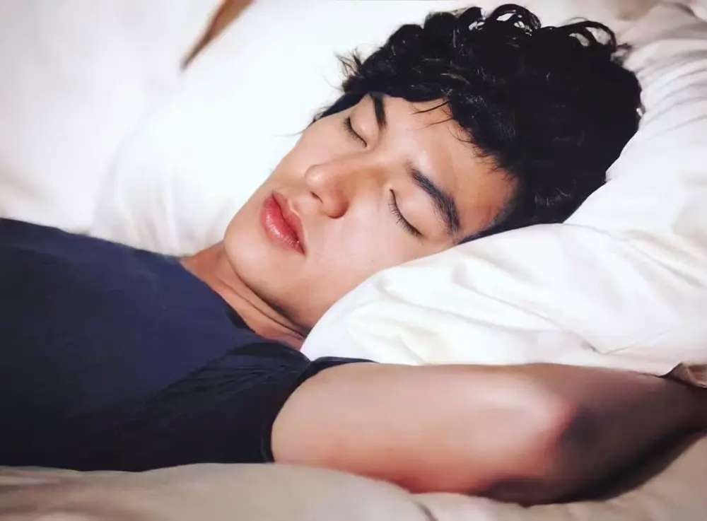 Chiêm ngưỡng ảnh trai nằm ngủ Chiêm ngưỡng ảnh trai nằm ngủ