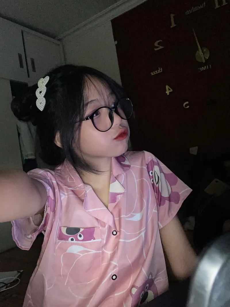 Những bức ảnh gái xinh 2k6 nổi bật với vẻ đẹp tự nhiên Những bức ảnh gái xinh 2k6 nổi bật với vẻ đẹp tự nhiên