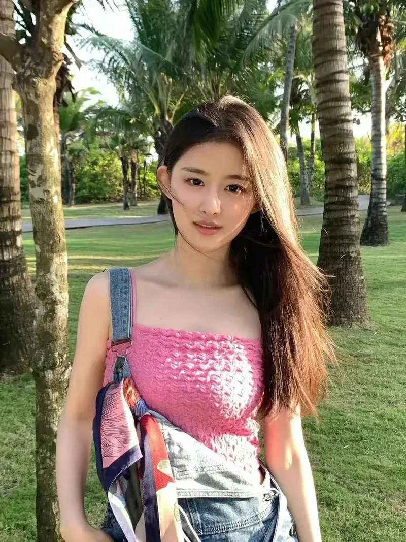 Bộ ảnh gái xinh với trang phục thanh lịch, thần thái chuẩn fashionista Bộ ảnh gái xinh với trang phục thanh lịch, thần thái chuẩn fashionista