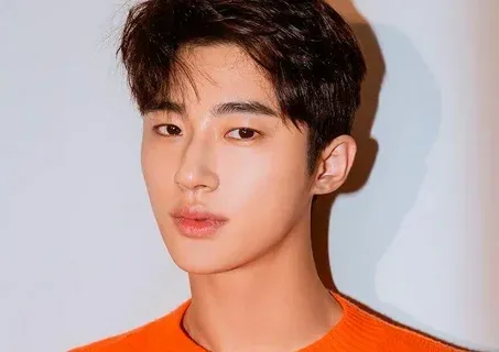Byeon Woo Seok trong ánh sáng tự nhiên Byeon Woo Seok trong ánh sáng tự nhiên