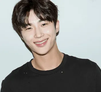 Byeon Woo Seok gương mặt tươi cười Byeon Woo Seok gương mặt tươi cười