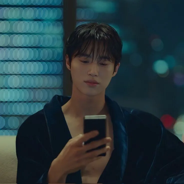 Byeon Woo Seok trong ánh sáng mờ ảo Byeon Woo Seok trong ánh sáng mờ ảo
