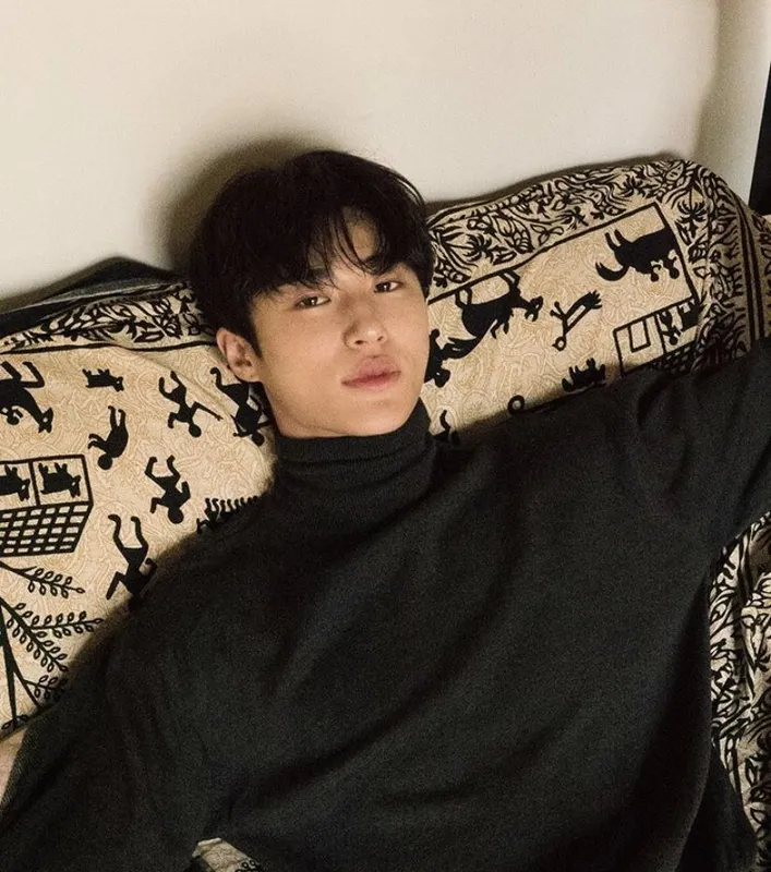 Byeon Woo Seok nét mặt hài hòa Byeon Woo Seok nét mặt hài hòa