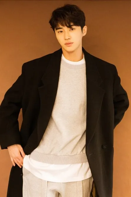 Byeon Woo Seok ánh mắt trầm lắng Byeon Woo Seok ánh mắt trầm lắng