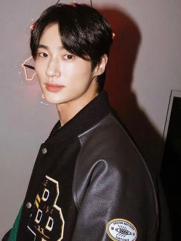 Byeon Woo Seok ánh nhìn trìu mến Byeon Woo Seok ánh nhìn trìu mến