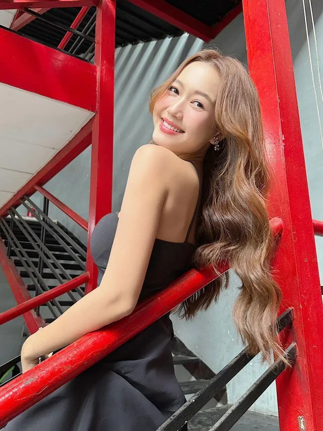Gái xinh với phong cách thời trang tối giản nhưng đầy ấn tượng Gái xinh với phong cách thời trang tối giản nhưng đầy ấn tượng