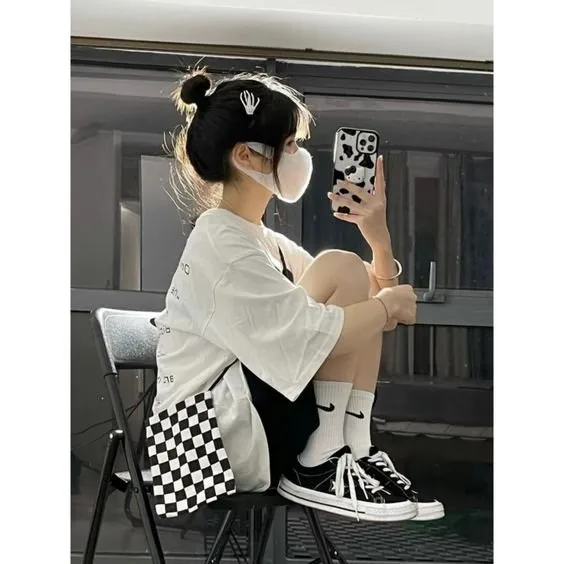 Khám phá sự sáng tạo qua avatar ẩn danh nữ đầy tính nghệ thuật. Khám phá sự sáng tạo qua avatar ẩn danh nữ đầy tính nghệ thuật.