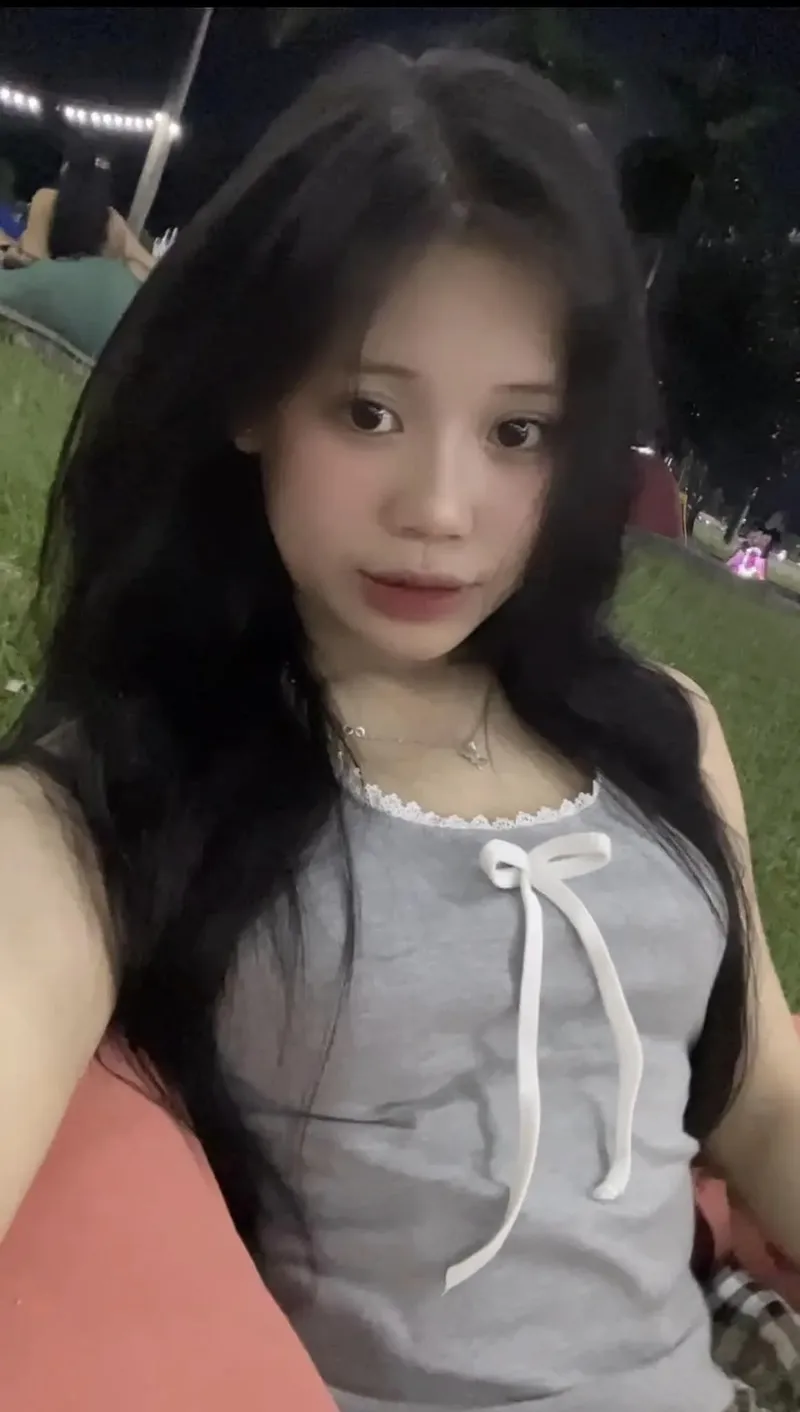 Nét hồn nhiên và cuốn hút của gái k5 trong khung hình Nét hồn nhiên và cuốn hút của gái k5 trong khung hình