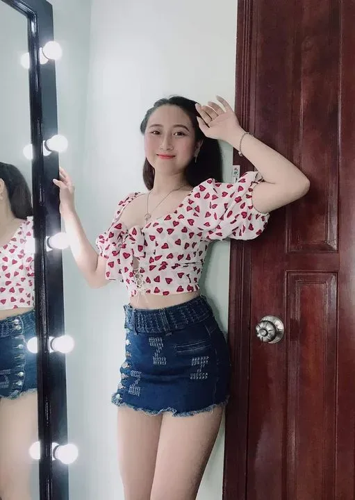 Quần ngắn sành điệu, ảnh gái tôn vẻ đẹp hiện đại Quần ngắn sành điệu, ảnh gái tôn vẻ đẹp hiện đại