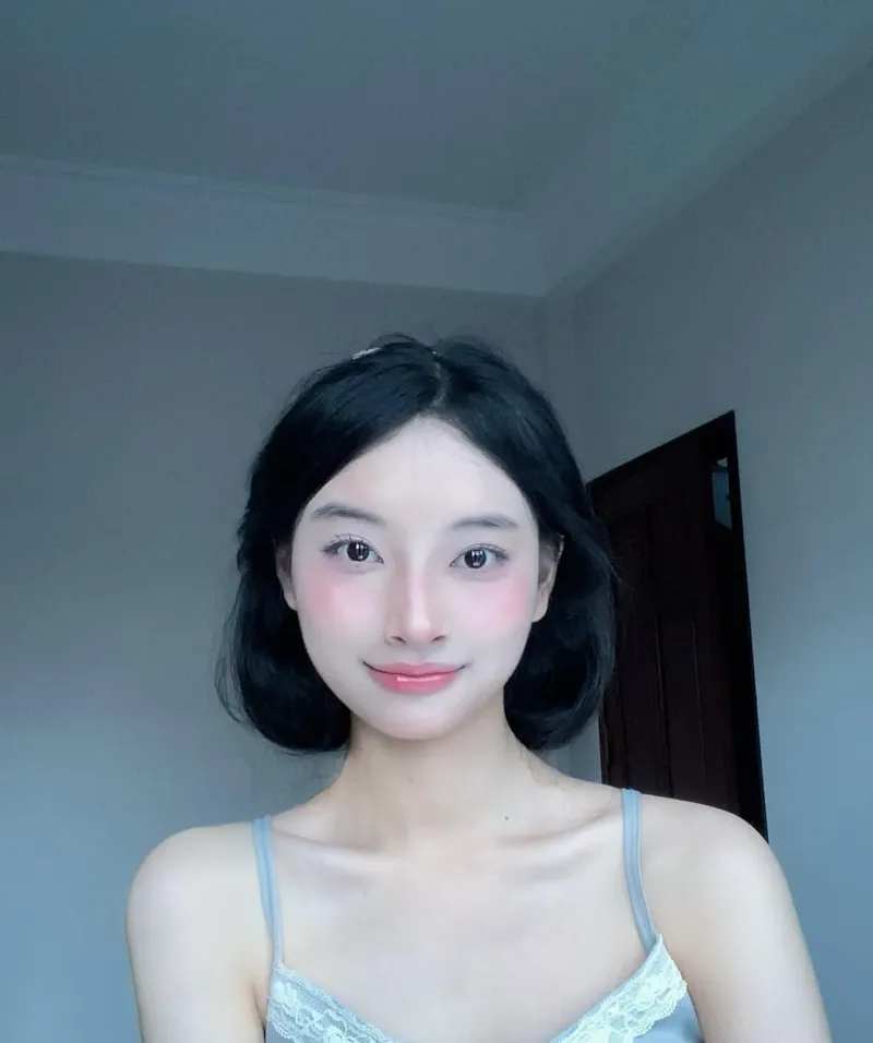 Ảnh gái 2k5 thể hiện nét duyên dáng và cá tính Ảnh gái 2k5 thể hiện nét duyên dáng và cá tính