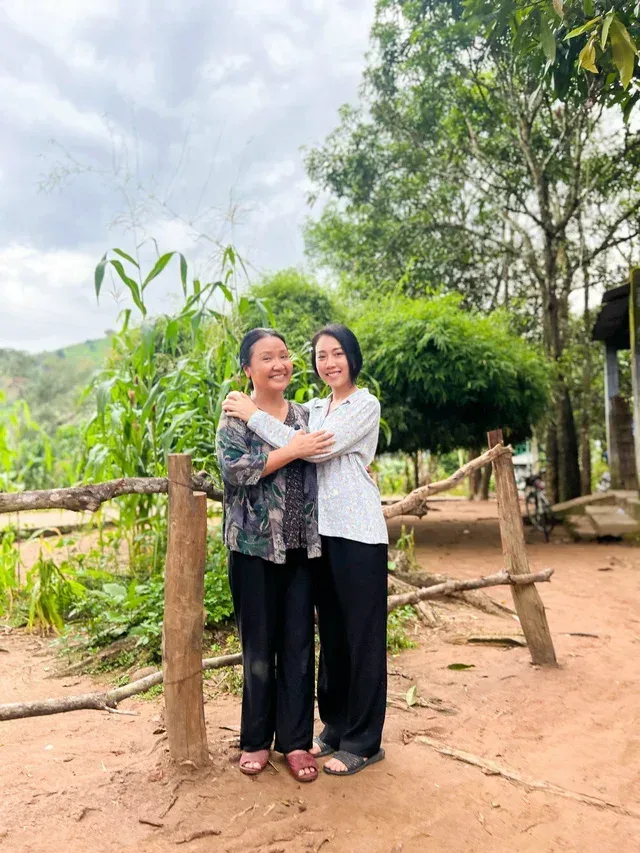Hình ảnh gái quê xinh đẹp, vẻ đẹp trong veo, dịu dàng Hình ảnh gái quê xinh đẹp, vẻ đẹp trong veo, dịu dàng