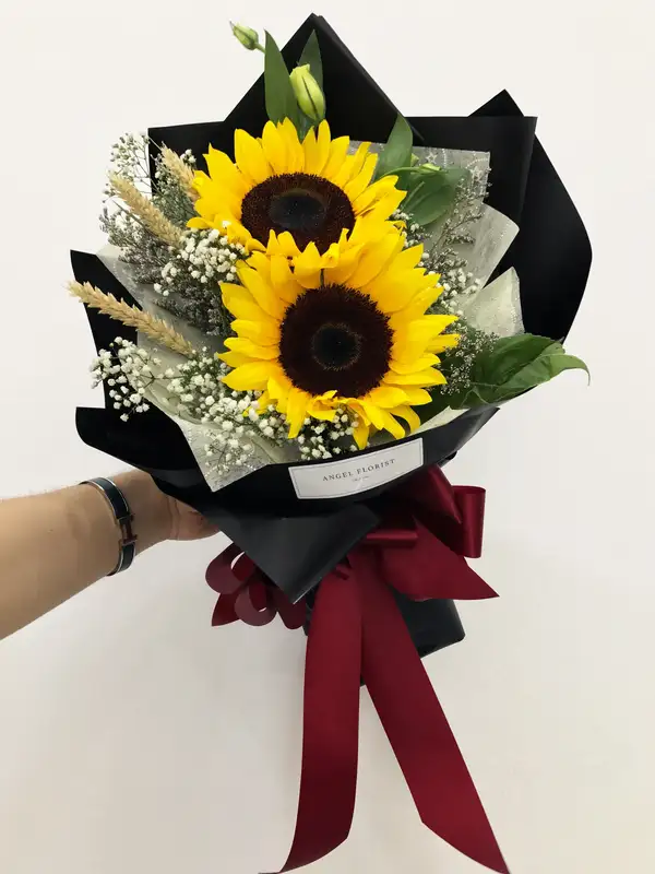 Hoa tặng lễ tốt nghiệp ý nghĩa gửi gắm lời động viên